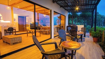 Premier-Villa, Seeblick | Speisen im Freien