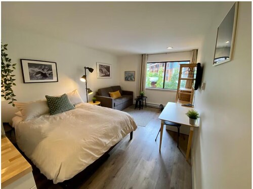 NEW! Condo | Complex pool and hot tub | Wifi