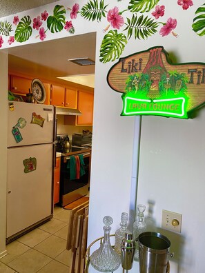 Private kitchen - 2-bedroom condo-Fun Colorful-Fabulous Rancho Mirage- AC, pools, hot tubs, tennis (Rancho Mirage)