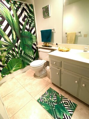 Bathroom - 2-bedroom condo-Fun Colorful-Fabulous Rancho Mirage- AC, pools, hot tubs, tennis (Rancho Mirage)