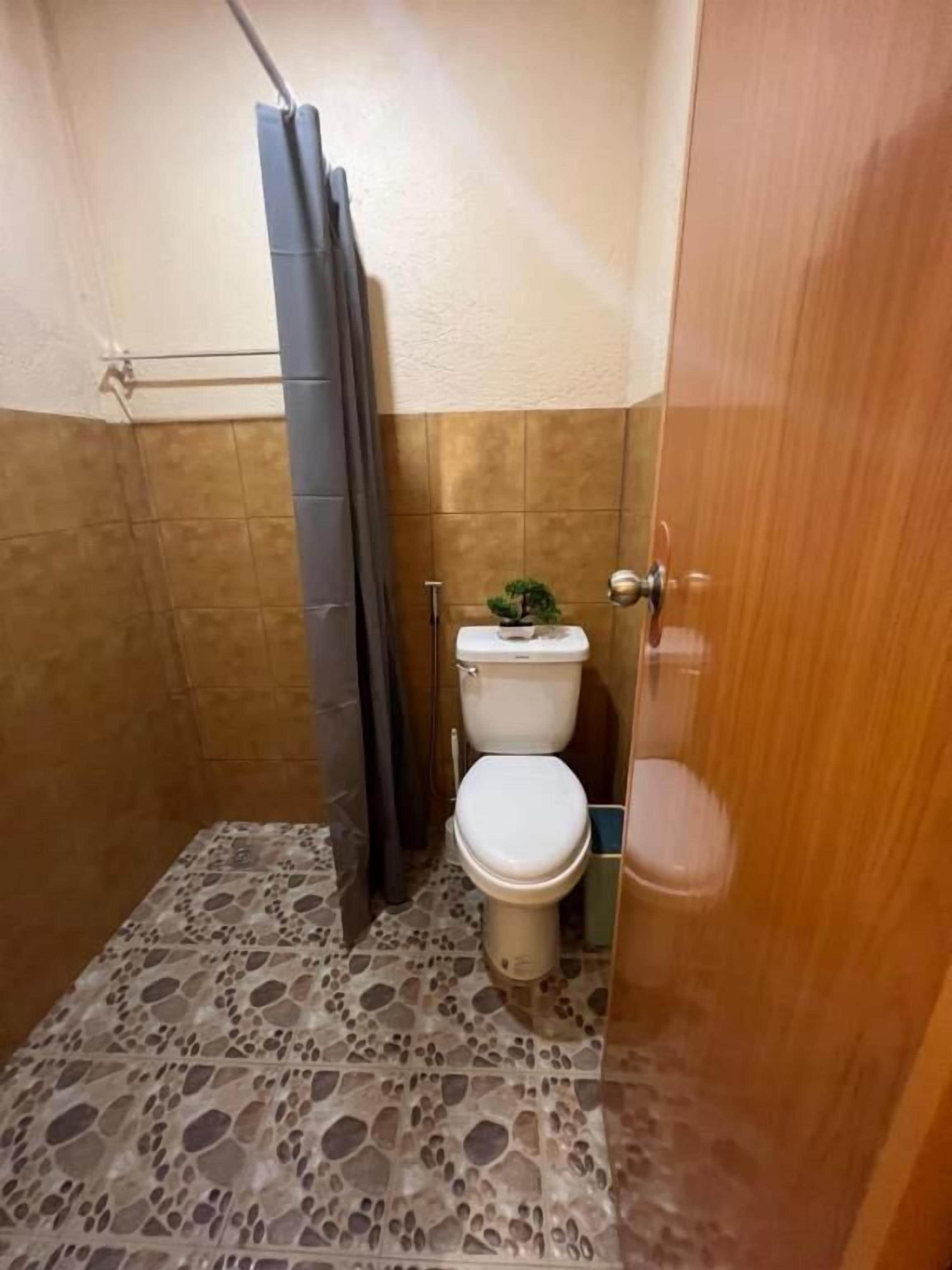 Habitación familiar, balcón, vista al jardín | Baño