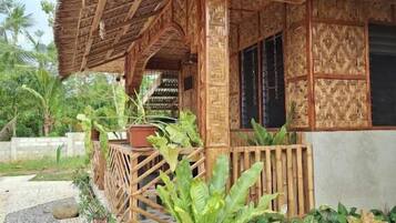 Chalet Deluxe, balcón, vista al jardín | Exterior