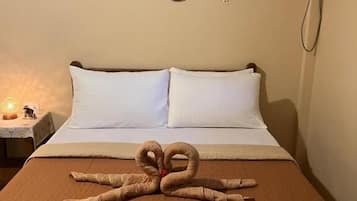 Habitación familiar, balcón, vista al jardín | Insonorización, tabla de planchar con plancha y wifi gratis