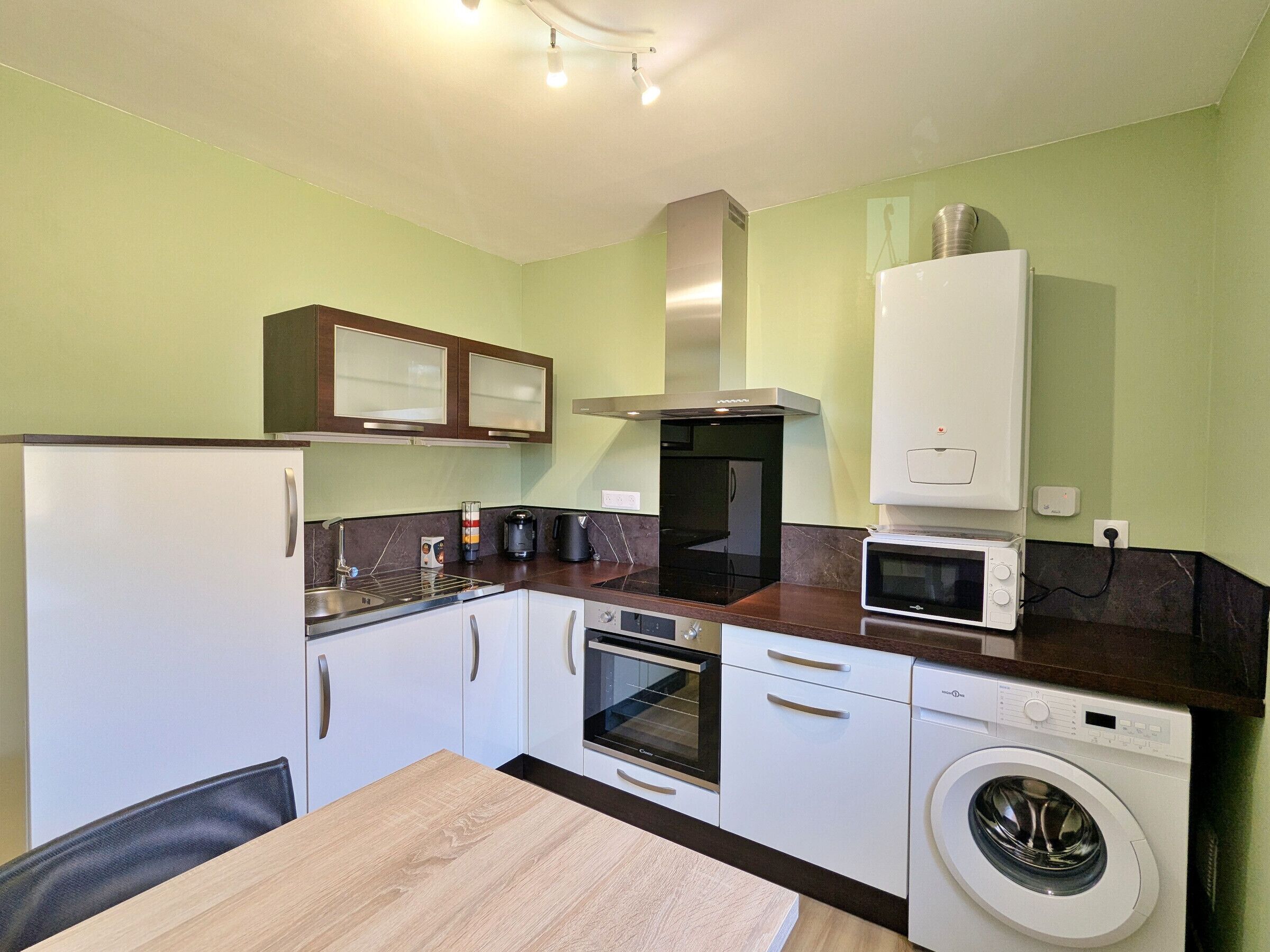 Fridge, microwave