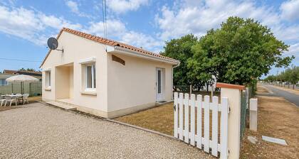 Lovely home in Vendays-Montalivet with WiFi