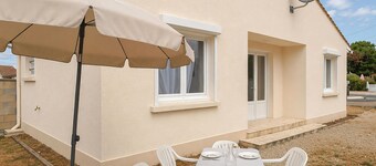 Lovely home in Vendays-Montalivet with WiFi