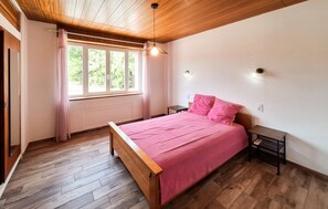 3 bedrooms, iron/ironing board, free WiFi - Gorgeous home in Civrac-en-Médoc with WiFi (Civrac-en-Médoc)