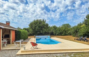 Pool - Gorgeous home in Civrac-en-Médoc with WiFi (Civrac-en-Médoc)