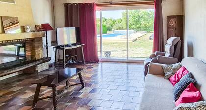 Gorgeous home in Civrac-en-Médoc with WiFi