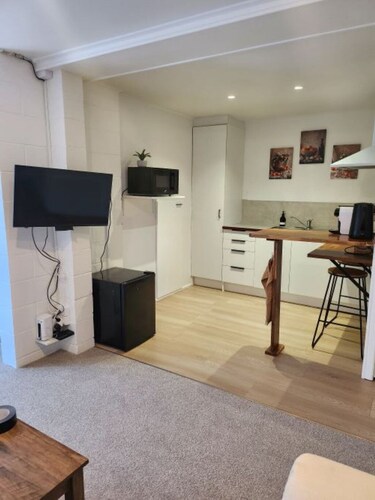 Tranquil 1-bedroom apartment with AC in charming Whangārei