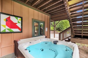 A hot tub under a wooden pergola with a view of a garden. - Cabin w Views / Hot Tub / Firepit  - close to Boone! (Vilas)
