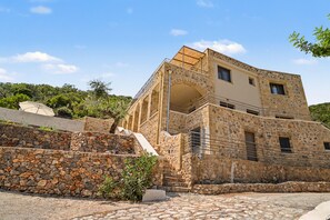 A stone building with a balcony, a staircase, and a stone wall. - Apartment 'Aliki' with Sea and Taygetos Mountain View (West Mani)