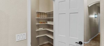 Zona Resort 4-Bedroom House with Private Pool in the Estrella Mountains
