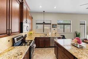 Private kitchen - Zona Resort 4-Bedroom House with Private Pool in the Estrella Mountains (Goodyear)