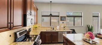 Zona Resort 4-Bedroom House with Private Pool in the Estrella Mountains