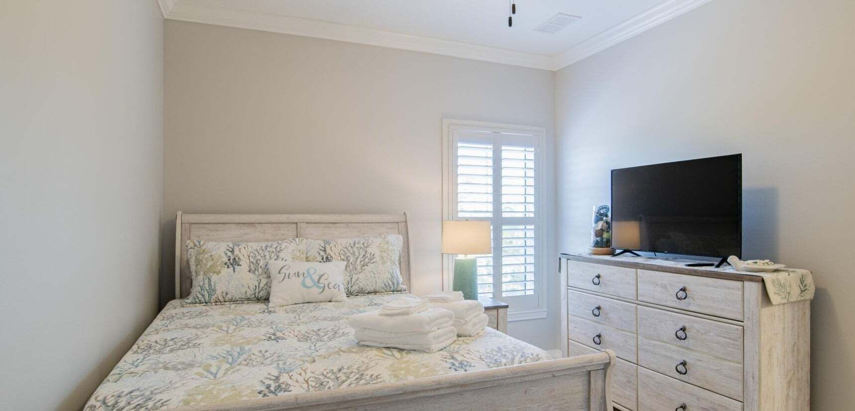 4 bedrooms, iron/ironing board, WiFi (free), bed sheets