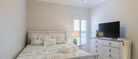 4 bedrooms, iron/ironing board, WiFi (free), bed sheets