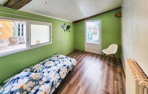 13 bedrooms, iron/ironing board, travel cot, free WiFi - Charmante maison avec piscine (Saint-Simon-de-Bordes)