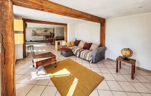 TV, fireplace, ping pong - Charmante maison avec piscine (Saint-Simon-de-Bordes)