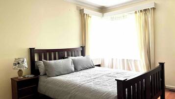 4 bedrooms, desk, iron/ironing board, WiFi