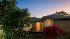 Exterior - Ringwood 4BR House near Eastland + Parking (Ringwood)