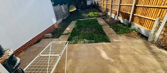 Romford 4-Bed Home, Sleeps 7 with Garden & Parking