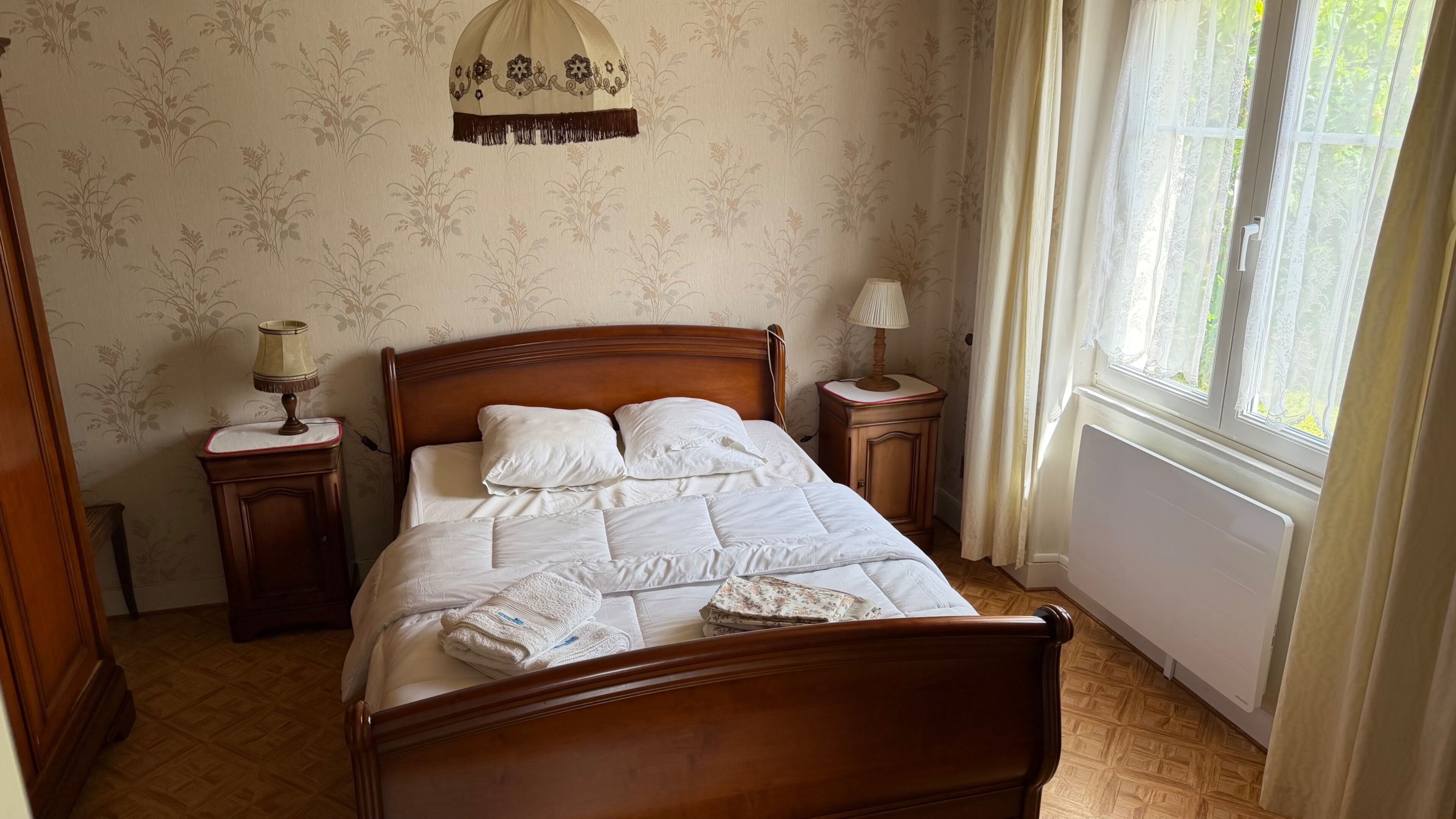 3 slaapkamers, een strijkplank/strijkijzer, wifi, beddengoed