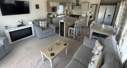 6 berth, ideal for edin fringe, tattoo, etc