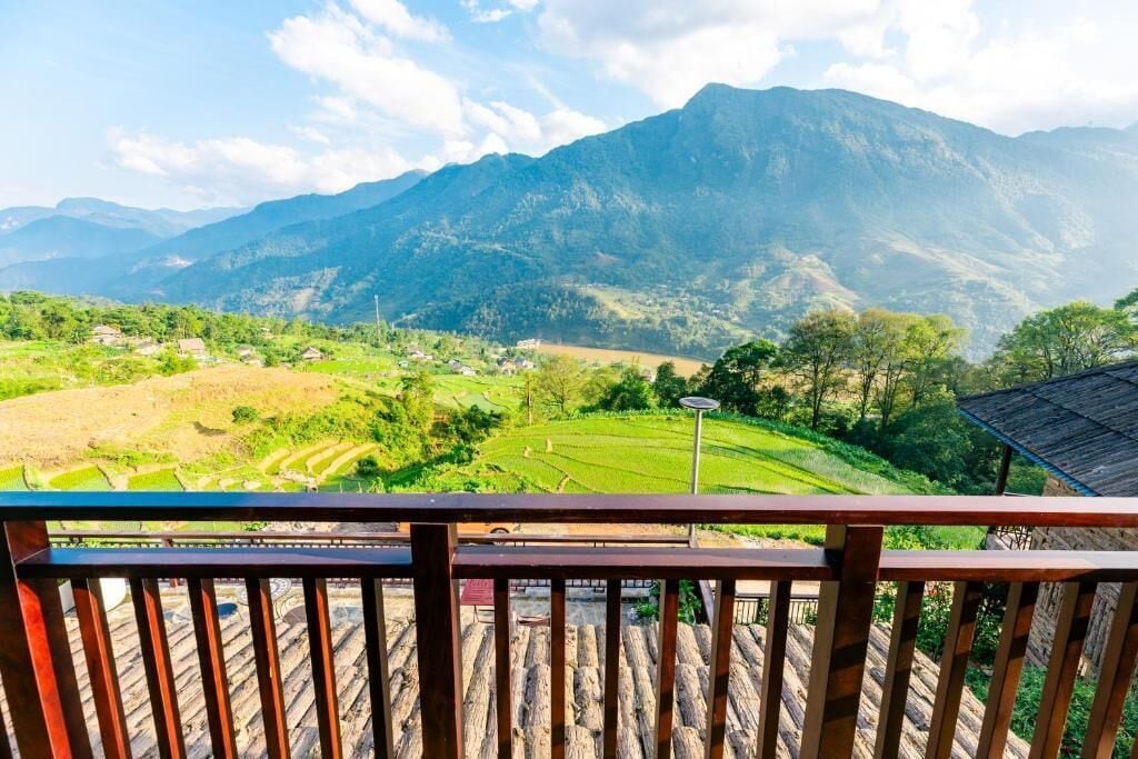 Chambre double, balcon, vue sur la montagne | Terrain de l’hébergement 