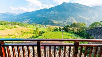 Chambre double, balcon, vue sur la montagne | Terrain de l’hébergement