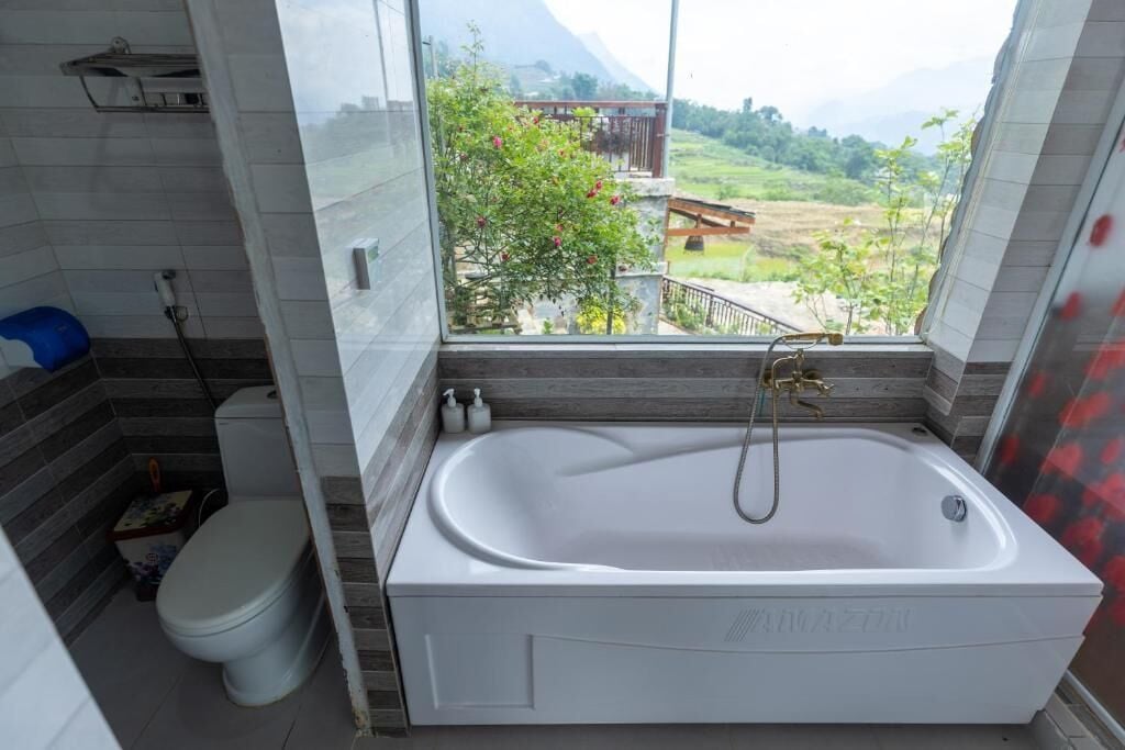 Chambre double, balcon, vue sur la montagne | Salle de bain