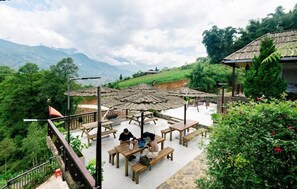 Khu ẩm thực ngoài trời