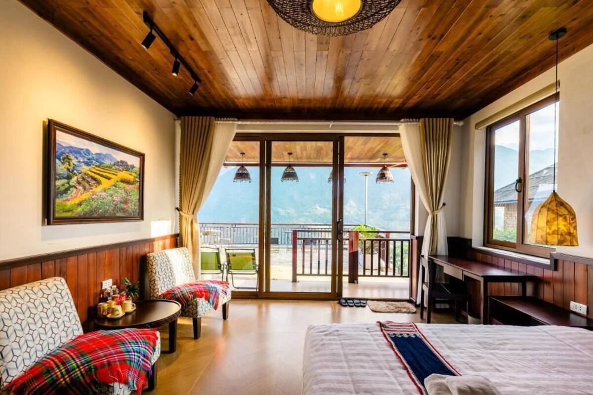Deluxe Double Room, Balcony, Mountain View | Desk, blackout drapes, WiFi (free)