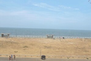Beach/ocean view - 1 Bedroom Beach view Apartment Sleeps 4 (Rhyl)