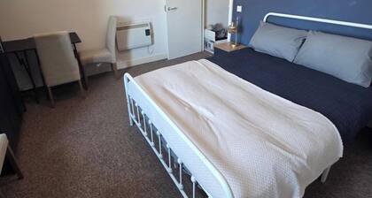 1 Bedroom Beach view Apartment Sleeps 4