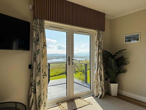 Luxury Skye Cabin - Loch & Cuillin Mountain Views