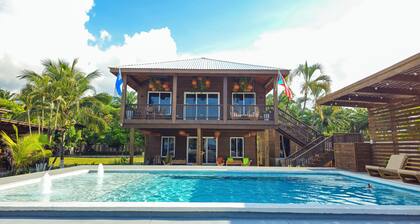 Casa Buenas Vibras 5-bedroom Beach Front house in Rio Maria