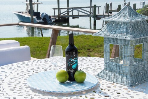 The Lobster Shack Waterfront+ Dock - Casual Luxury of a New England Beach House