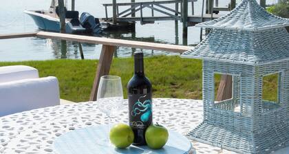 The Lobster Shack Waterfront+ Dock - Casual Luxury of a New England Beach House