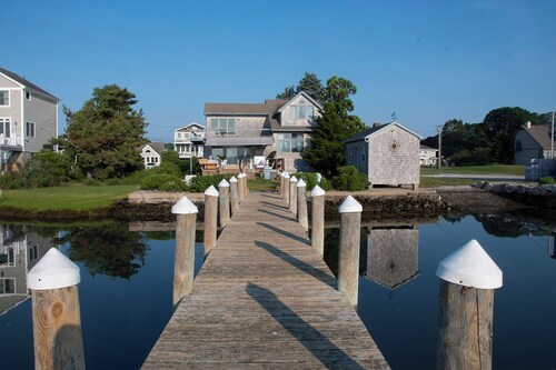 The Lobster Shack Waterfront+ Dock - Casual Luxury of a New England Beach House