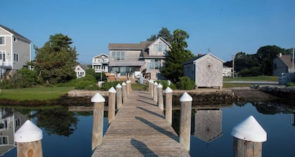 The Lobster Shack Waterfront+ Dock - Casual Luxury of a New England Beach House