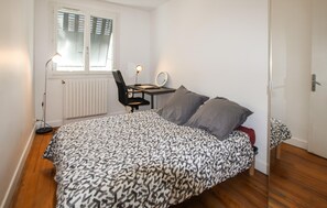 3 bedrooms, iron/ironing board, travel cot, free WiFi
