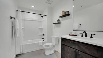 Combined shower/bathtub, hair dryer, towels