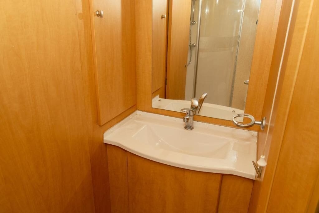 Superior Twin Room | Bathroom | Towels, toilet paper