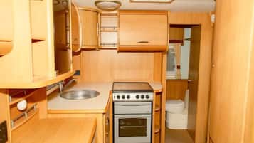 Standard Twin Room, Garden View | Private kitchen | Mini-fridge, microwave