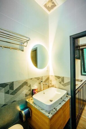 Panoramic Studio, Balcony, City View | Bathroom | Free toiletries, hair dryer, towels, toilet paper - Lamy's House Can Tho (Can Tho)