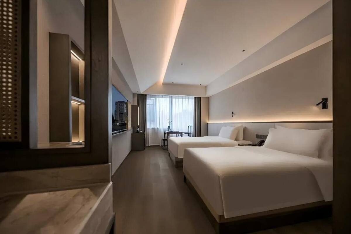 Chambre Deluxe avec lits jumeaux, vue cour intérieure | Literie de qualité supérieure, couette en duvet d'oie