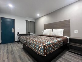 Escritorio, wifi gratis y ropa de cama