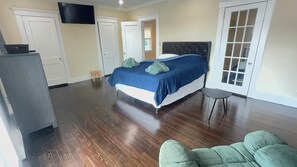 WiFi, bed sheets - Welcome-Spacious & Peaceful 4-Bedroom Shore Home Near Beaches in Long Branch (Long Branch)