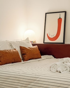 3 bedrooms, iron/ironing board, travel cot, free WiFi - Unique 3BR | An Artist's Abode | Free Parking (Melbourne)